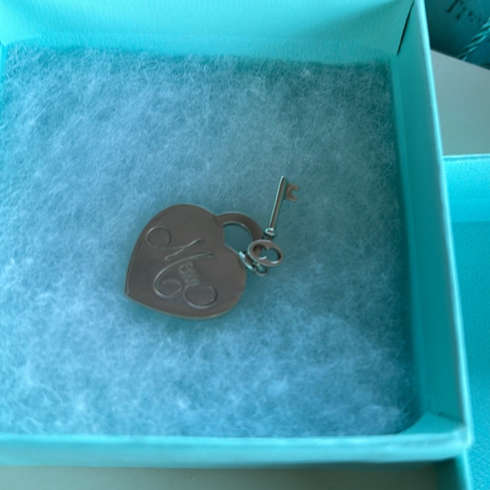 TIFFANY CHARM   ♥️